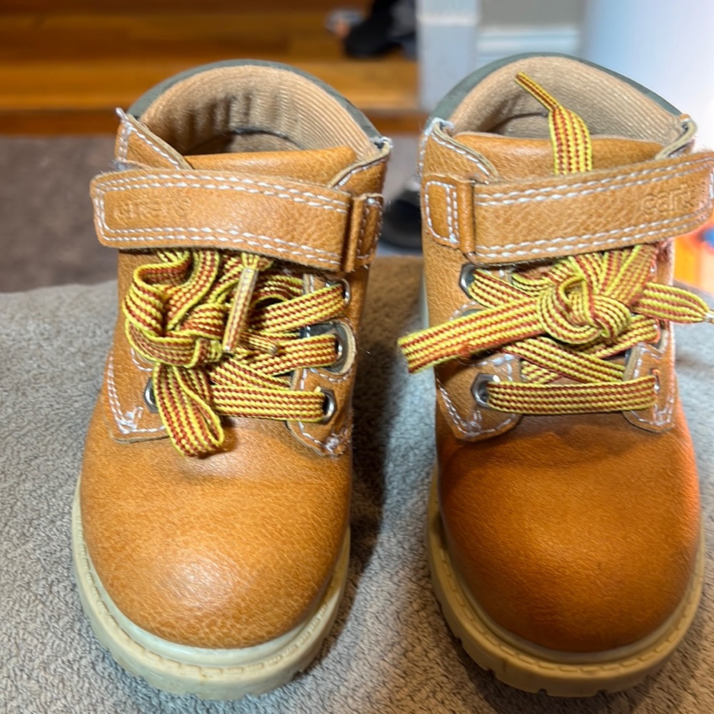 Carters size 6 boots